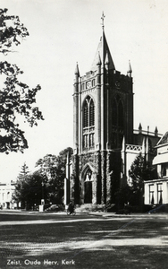 15795 Gezicht op de toren van de Nederlands-hervormde kerk (1e Dorpsstraat 1) te Zeist uit het zuidoosten.